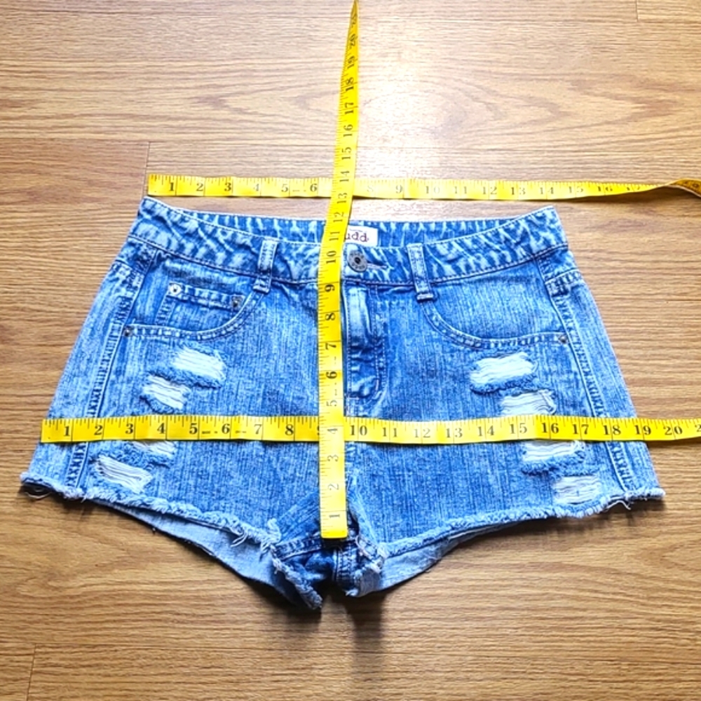 MUDD DENIM 9x2 FADED DISTRESSED DISTROYED DENIM CUTOFF GIRLS VINTAGE SHORTS - Picture 4 of 8